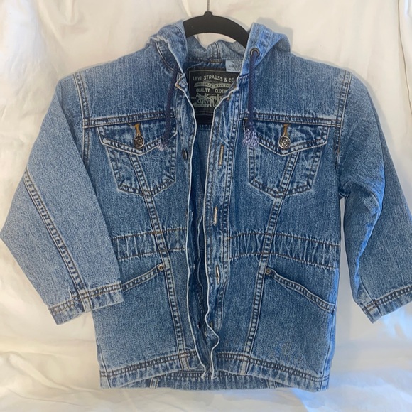 Levi’s Strauss & Co. fitted denim jacket with hood. - Picture 1 of 5